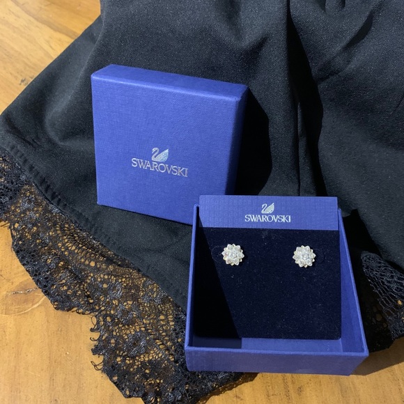 Swarovski Floral Earrings - Picture 2 of 2